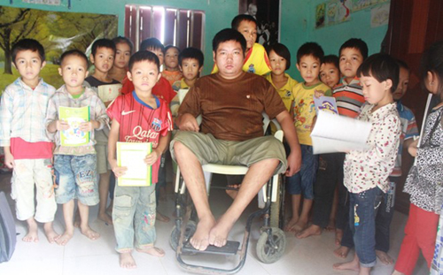 Lớp học miễn phí của thầy giáo tật nguyền ảnh 2